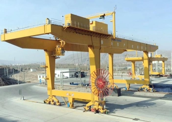40,5 viga doble del palmo de Ton Container Gantry Crane los 30m montada sobre carriles