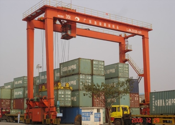 Grúas de la grúa el 15.4M-18.2M Lift Container Gantry del envase del puerto del ODM A6 con el esparcidor