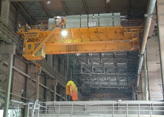 grúa de la cucharón de la acería de 380v 50hz Ton To 20/5 63/10 Ton Metallurgical Foundry Crane