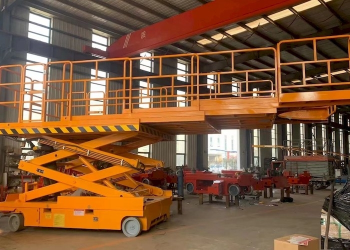 El diesel de la plataforma 680kg del OEM los 3.98mx1.83m Scissor la elevación para la tierra desigual